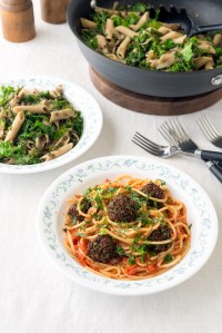 Spaghetti with Quinoa Balls & Penne with Olives Group from Superfoods 24/7